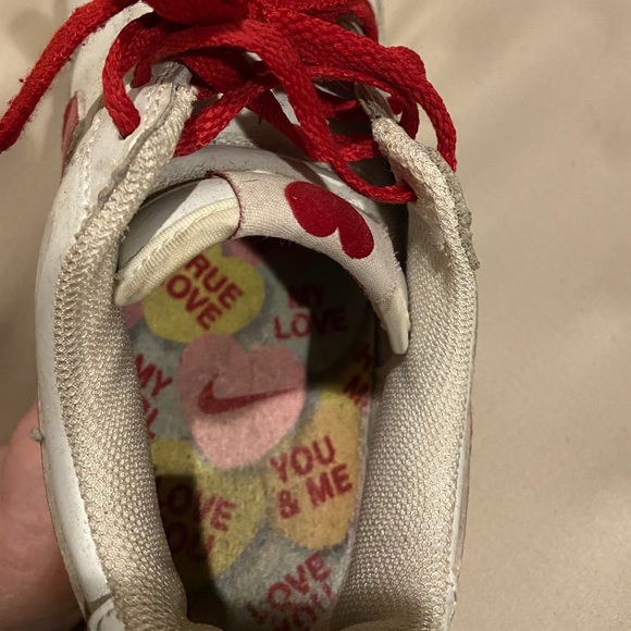 Vintage Air Force 1-2004 Valentine’s Day - Picture 2 of 6